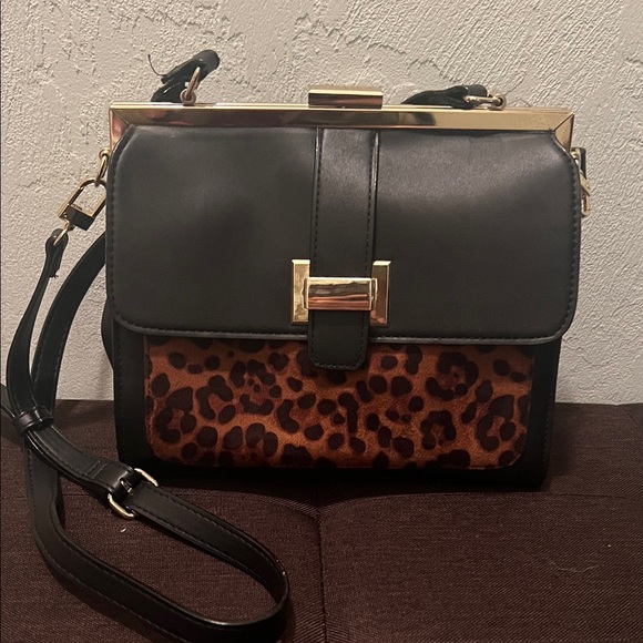Gianni Bini Handbags - ( 0451) Gianni Bini Black and Leopard Crossbody Bag
